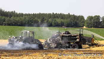 Landwirtschaftliches Gespann brennt auf Feld komplett aus – riesiger Sachschaden