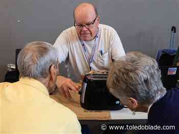 Photo Gallery: Toledo Library repair cafe at Mott branch