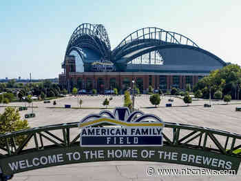 11 people injured in escalator malfunction after Milwaukee Brewers game
