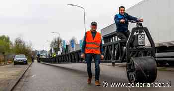 Nederlanders bouwen fiets die even lang is als een blauwe vinvis: ‘Liep al jaren rond met het idee’