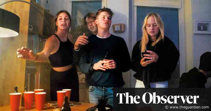 Coming of Age: How Adolescence Shapes Us by Lucy Foulkes review – deep dive into the teenage mind