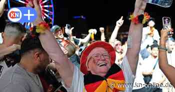 Plötzlich Star in der Fanzone: Leipziger „Superoma“ Gerda von 20.000 gefeiert