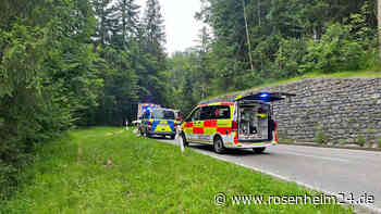 Rettung aus Bergwald: Motorradfahrer (36) bei Unfall auf der B319 schwer verletzt