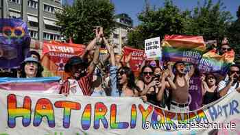 Hunderte Demonstrierende trotzen Pride-Verbot in Istanbul