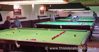 Stuart Bingham at Romford Snooker Club for Saint Francis Hospice