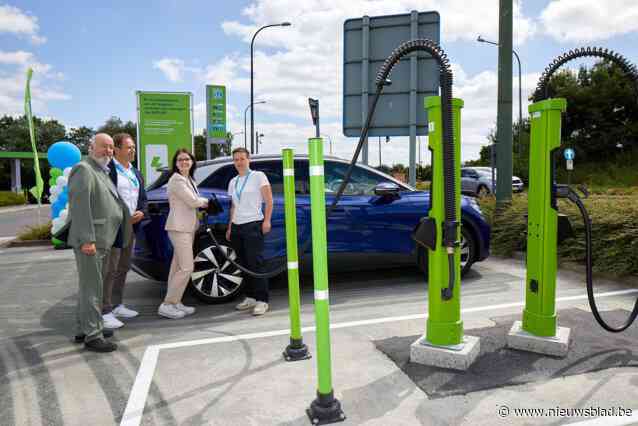 Een winkelbeurt volstaat voor een volle autobatterij: DATS24 opent eerste slim retail snellaadplein in Halle