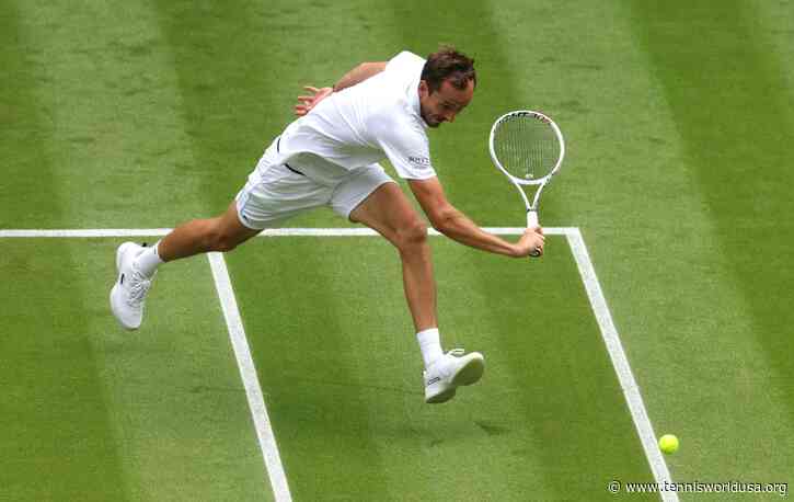 Daniil Medvedev follows Carlos Alcaraz into Wimbledon R2