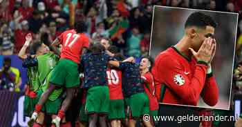 Portugal na penalty's naar kwartfinale EK ondanks pijnlijk moment voor huilende Cristiano Ronaldo: ‘Vreugde en verdriet’