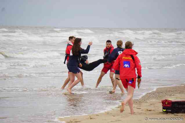 Hulpdiensten houden grote reddings- en communicatieoefening op strand van Bredene: “Net zoals het er bij een echte interventie aan toe zou gaan”