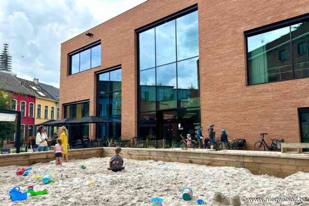 Reusachtige zandbak en strandbibliotheek maken terugkeer