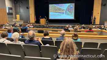 Simsbury residents learn about being ‘Bear Aware'