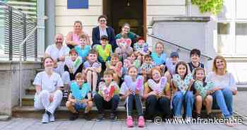 Erlangen: Grundschüler spenden "liebevolle Handarbeiten" an Frauenklinik