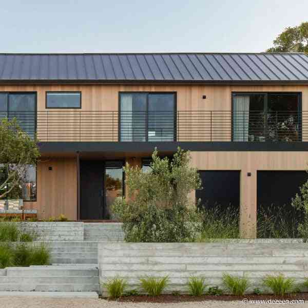 Feldman Architecture updates 1970s home in coastal California