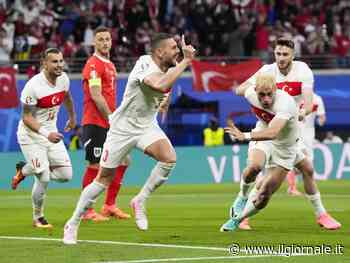 Austria-Turchia 0-2, stacco imperioso e doppietta di Demiral | La diretta