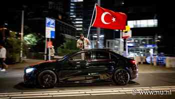 Feestvierende Turkije-fans door heel Nederland de straat op na EK-zege