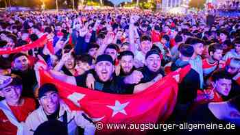 Autokorso am Ku'damm - Türkische Fans feiern
