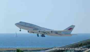 Il est de retour et il ne passe pas inaperçu: cet imposant avion est à l'arrêt depuis plusieurs jours à l'aéroport de Nice