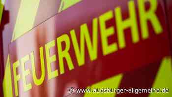 Feuerwehr löscht am frühen Morgen einen Wohnungsbrand in Neusäß