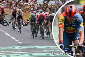 Vervolg Tour de France in gevaar voor Mads Pedersen na val: “Zwaar geraakt, morgen beslissing”