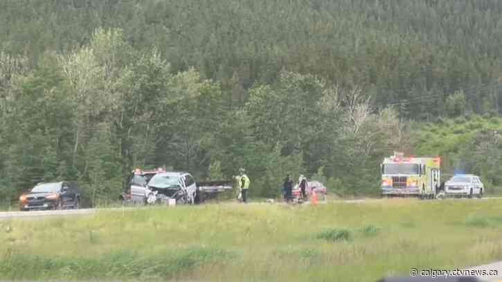 2 people sent to hospital following crash near Lac Des Arcs