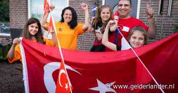 Priscilla en Onur juichen voor Turkije en Oranje: ‘Natuurlijk plagen we elkaar’