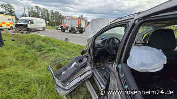 Kreuzungs-Crash in Bad Endorf: Auto und Lieferwagen prallen zusammen