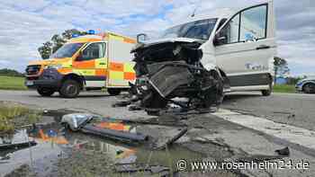 Kleintransporter rammt Auto: Unfall fordert fünf Leichtverletzte