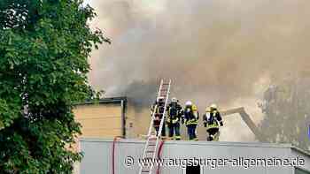Brand in Lechhausen: So löschte die Feuerwehr die brennende Lagerhalle
