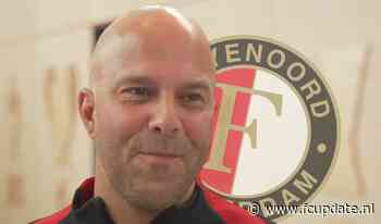 Arne Slot kan brede lach niet onderdrukken na vraag over Feyenoord: 'Dit is geweldig voor de club'