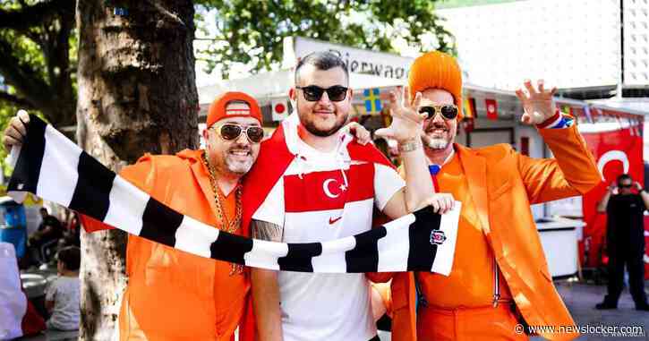 Supporters nemen bezit van zomers Berlijn, Turkse fans steken vuurwerk af bij Oranjehotel