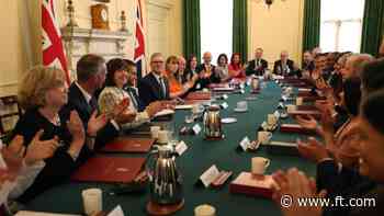 Starmer gathers new ministers for first cabinet meeting