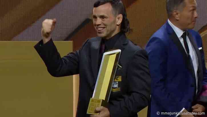 Finally in the UFC Hall of Fame himself, Jens Pulver stumps for Robbie Lawler, Dan Henderson