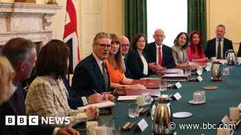 New cabinet meets as Starmer government gets to work