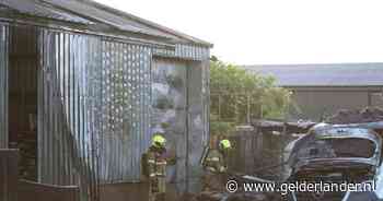 Vrachtwagens in vlammen op in Mill, ook loods flink beschadigd