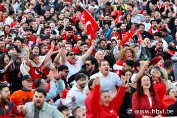 2.500 Turkse en Nederlandse fans volgen EK-match op Dusartplein in Hasselt