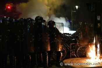 Élections législatives: jets de projectiles et gaz lacrymogènes après les célébrations à Paris
