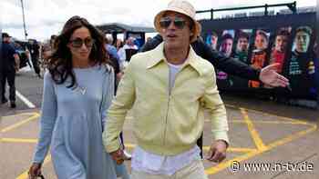 Hand in Hand in Silverstone: Brad Pitt zeigt sich offen mit neuer Freundin