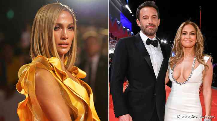 Jennifer Lopez posts breakup song amid Ben Affleck divorce rumors