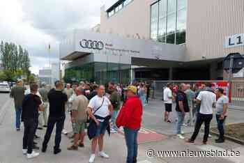 Woeste werknemers Audi Brussel willen aan fabriekspoort antwoorden van directie: “Dit wordt een rotvakantie”