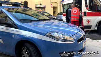 Roma, donna nuda danneggia auto in sosta e colonne per le ricariche elettriche