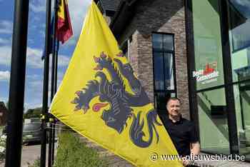 Vlaamse leeuw hangt op Vlaamse feestdag ondersteboven uit protest