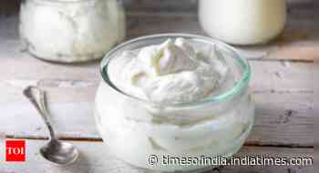 Curd with sugar vs curd with salt: Which is healthier?