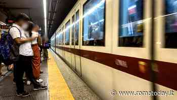 Maxi rissa in metro fra bande di borseggiatori, passeggeri in fuga e stazione chiusa