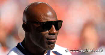 Terrell Davis, N.F.L. Hall of Famer, Says He Was Unjustly Detained on Flight