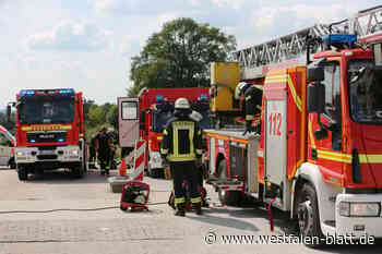 Meterhohe Flammen nach Verpuffung bei Bielefelder Transportfirma