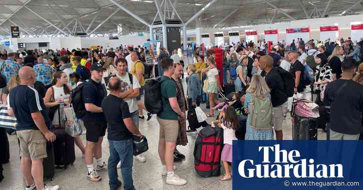‘Bedlam’ in UK as air and rail travel hit by global IT outage