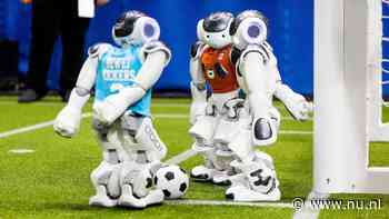 Team TU Eindhoven wint voor achtste keer wereldkampioenschap robotvoetballen