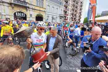 Na regen komt zonneschijn: regenboogtrui kleurt na-Tourcriterium