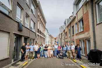 Bewoners Lange Nieuwstraat niet tevreden met invoering dubbelrichting in hun straat: “Dit is levensgevaarlijk”