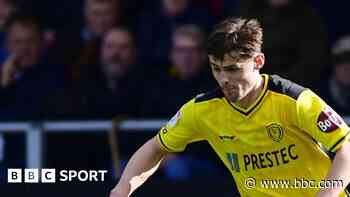 Fleetwood sign midfielder Helm from Burton Albion